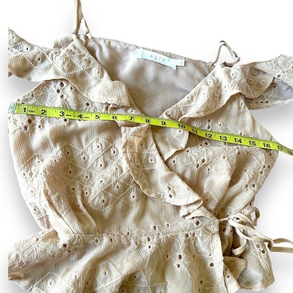 Astr Dusty Pink April Eyelet Ruffle Cold Shoulder Wrap Blouse Sz Large - Picture 15 of 16